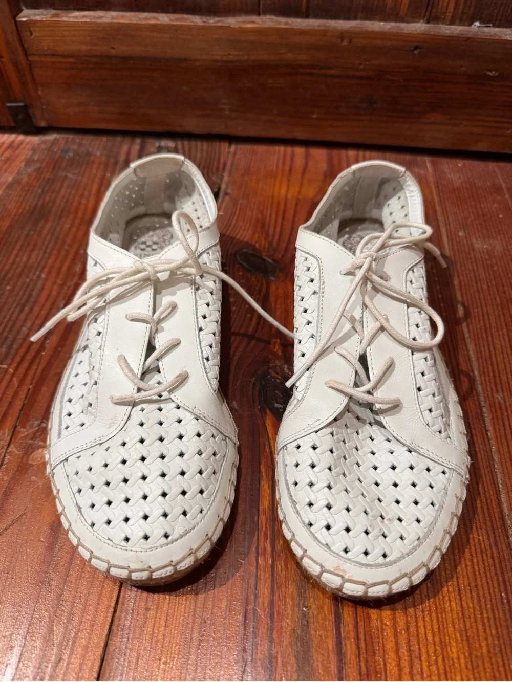 N/A classic white
